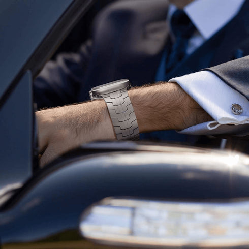 Premium Titan Armband Hero mit Sicherheitsschließe für alle Apple Watch Serien